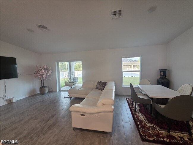 Foto del edificio - 4421 NE 15th Pl