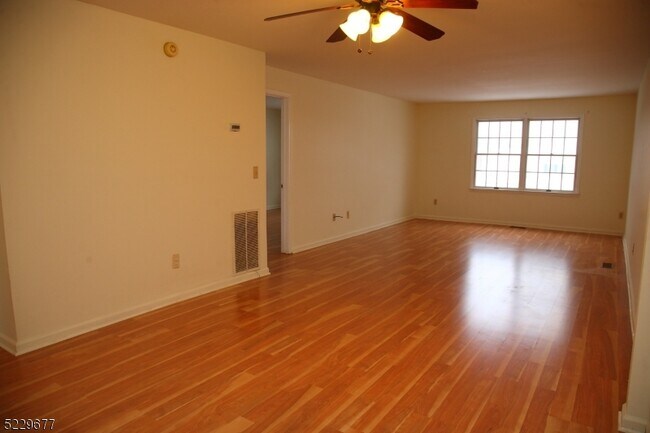 Building Photo - 209 Alexandria Way