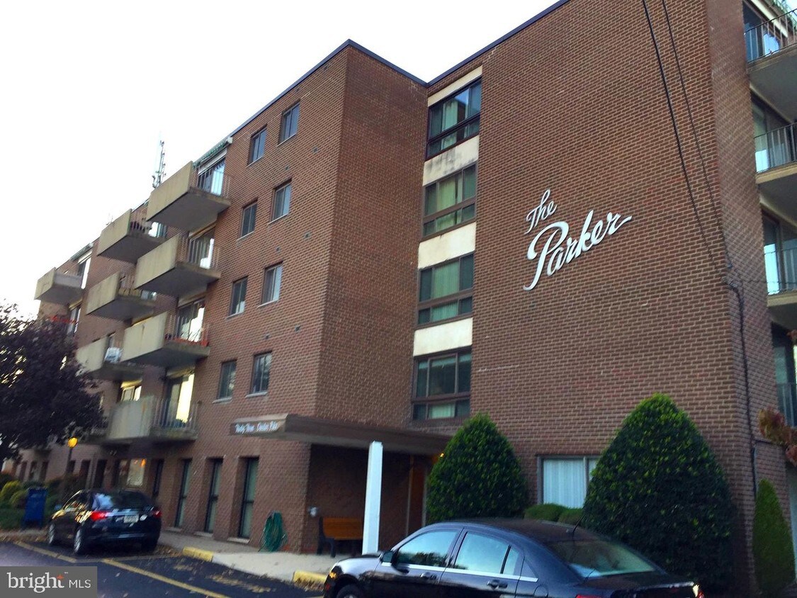 33 W Chester Pike Unit D13, Ridley Park, PA 19078 Room for Rent in
