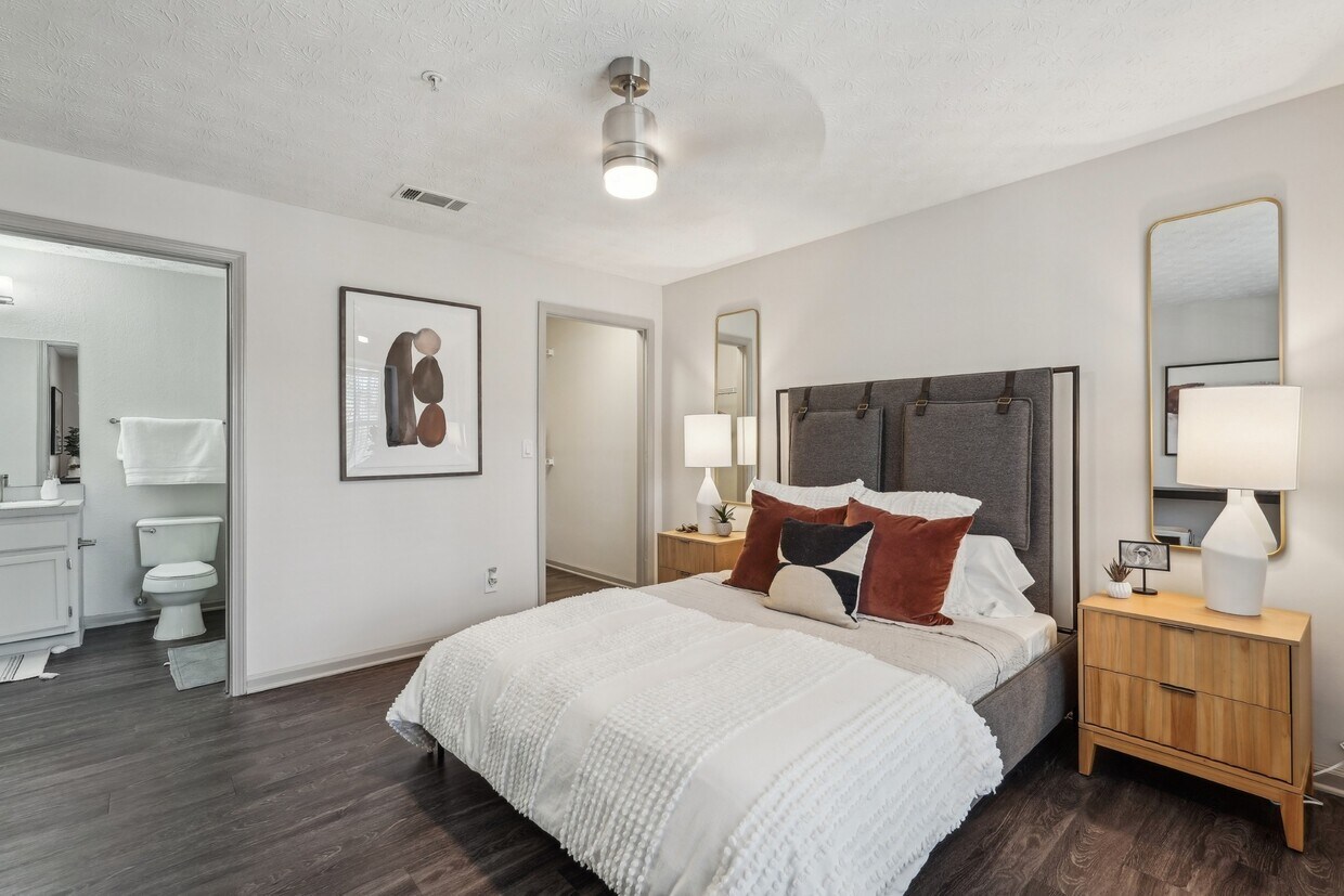 Amplio dormitorio en Gwinnett Pointe Apartments en Norcross, GA 30093 - Gwinnett Pointe