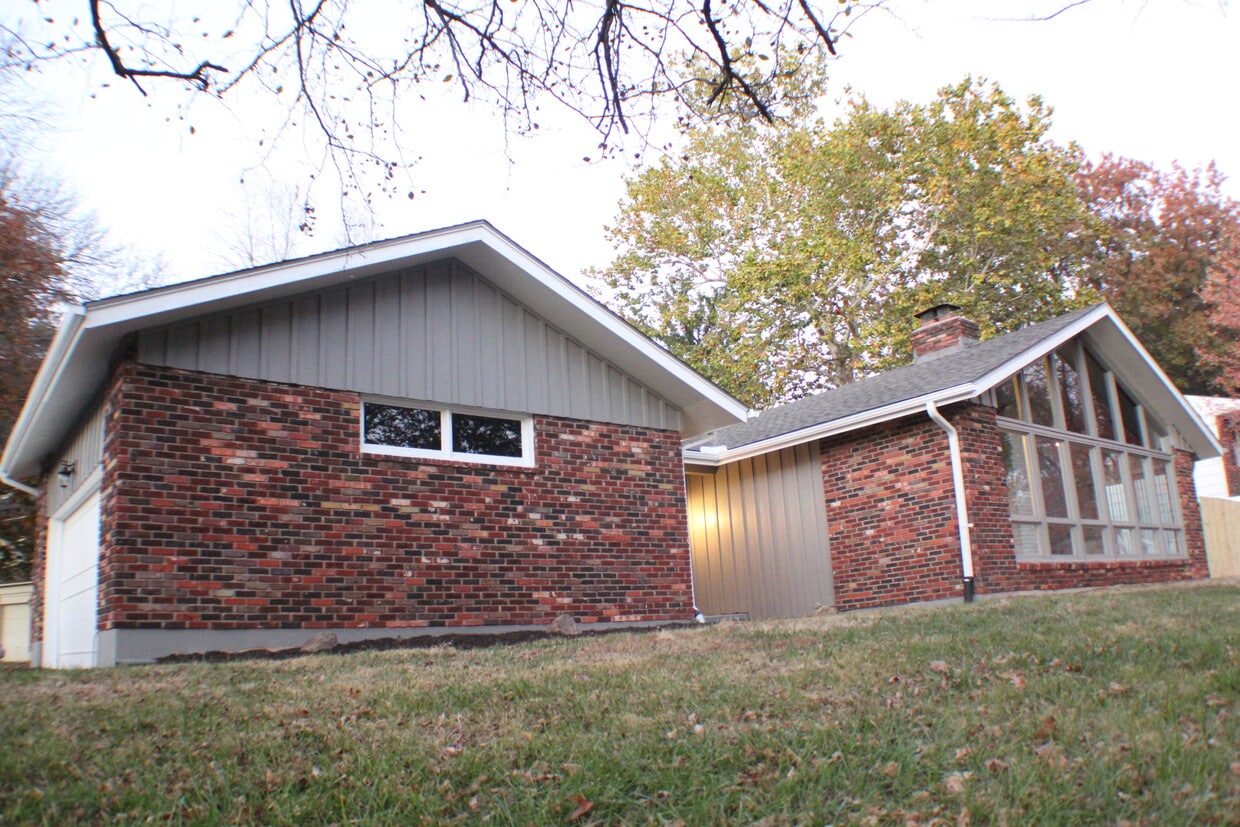 Building Photo - 3716 Birchwood Dr