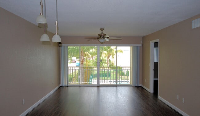 Building Photo - 1505 Crescent Cir