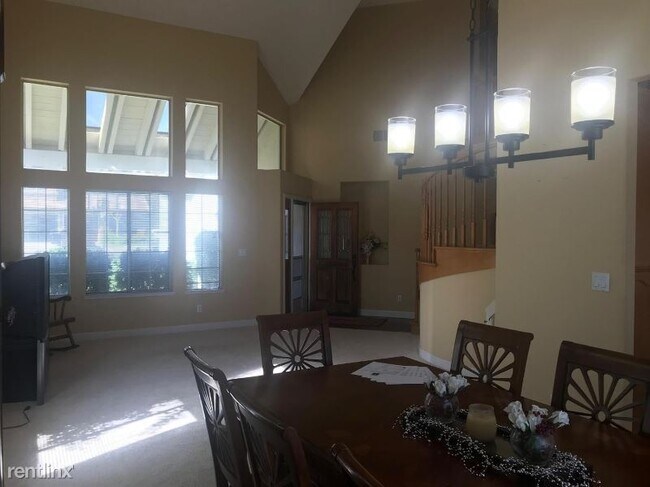 Building Photo - 4 br, 3 bath House - 6125 Cameo Dr