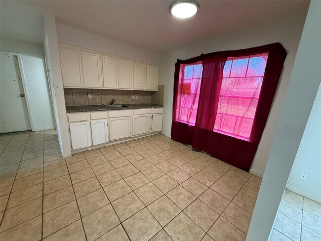 Foto del edificio - 4702 Ridgemar Cir