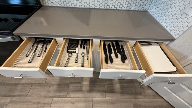 Building Photo - 5945 Hopkins Dr