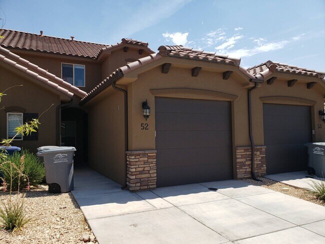 Foto del edificio - Gorgeous 3 bedroom 2.5 baths with great am...