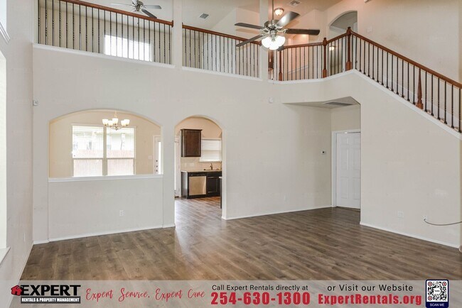 Building Photo - 5805 Stonehaven Dr