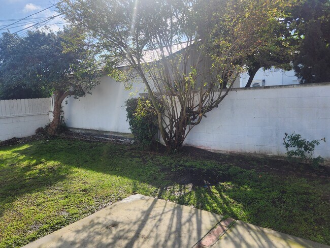 Guayaba y granada - 5440 W 140th St