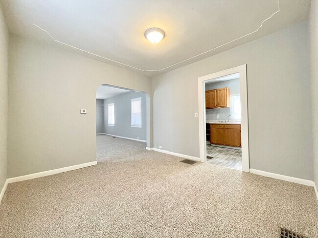 Building Photo - 817 Fenimore Ave