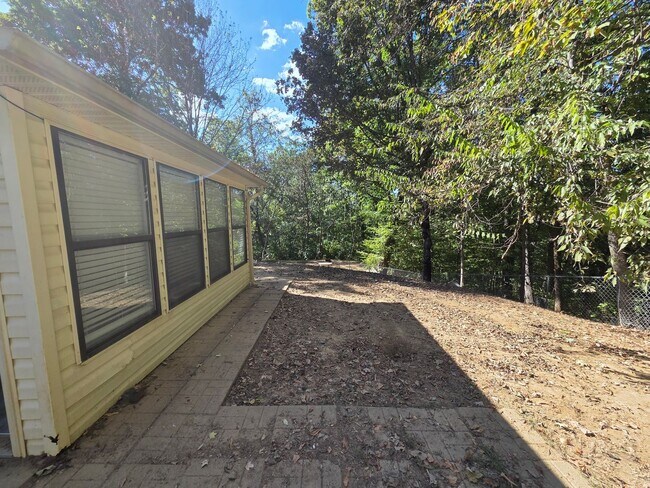Foto del edificio - Charming 3-Bedroom Home Near the Interstate