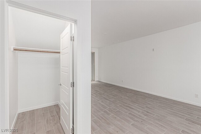 Foto del edificio - 11230 Hidden Peak Ave