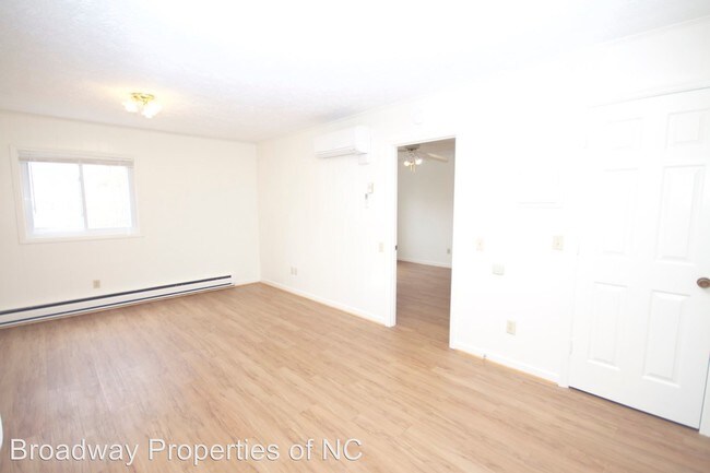 Building Photo - 10 Woodstone Dr