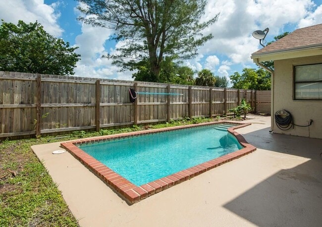Building Photo - 7591 Sierra Dr E