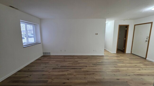 Foto del edificio - 25735 Lorain Rd