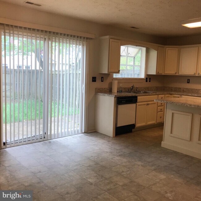 Foto del edificio - 5309 Halibut Pl