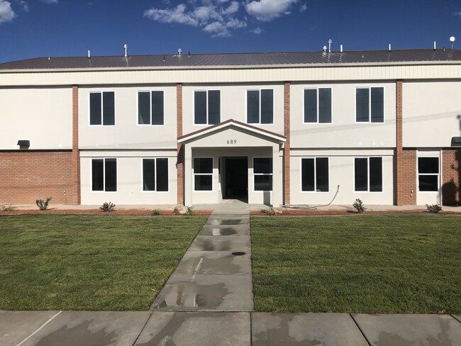 Building Photo - 689 S 75 E