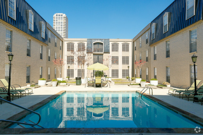 Building Photo - Avalon Square Apartments