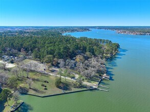 Building Photo - 12515 Lakeshore Dr