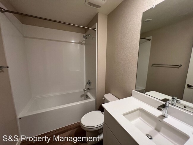 Foto del edificio - 2 br, 2 bath House - 3237 New York Road