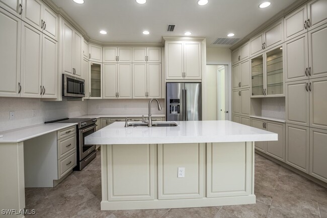 Building Photo - 6867 Saona CT