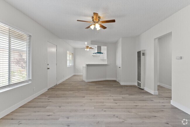 Building Photo - 147 S Magnolia Ave