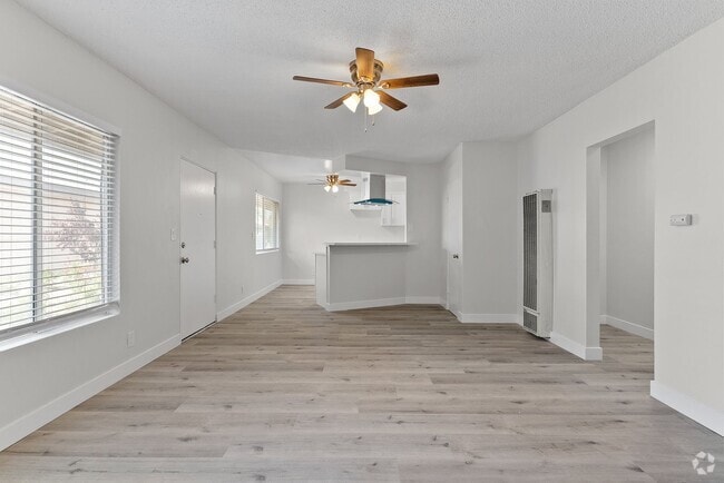 Building Photo - 147 S Magnolia Ave