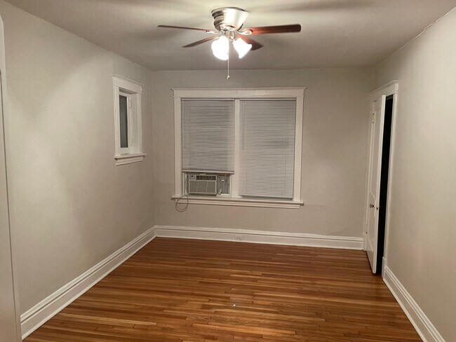 Building Photo - Bamberger 4 Family