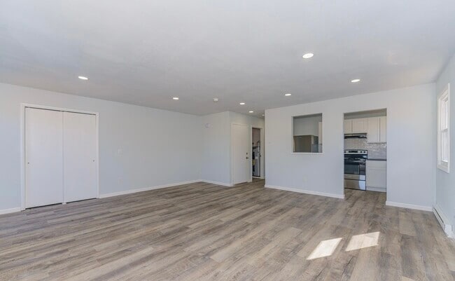 Building Photo - 128 Rockefeller Rd