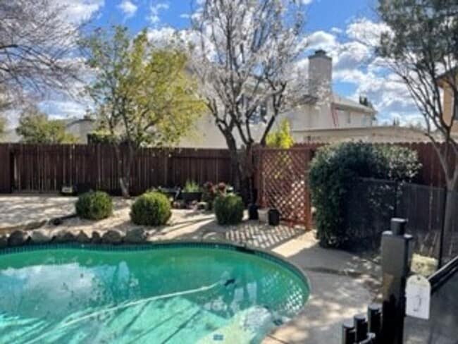 Building Photo - 4 Bedroom 3 Bath 3 Car Garage w/Pool