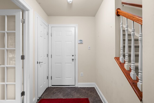 Building Photo - 3 Bed 2.5 Bath - Gaithersburg Townhouse - ...