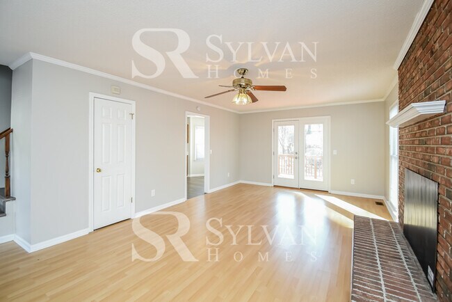 Building Photo - Updated 3 bedroom, 2.5 bath home