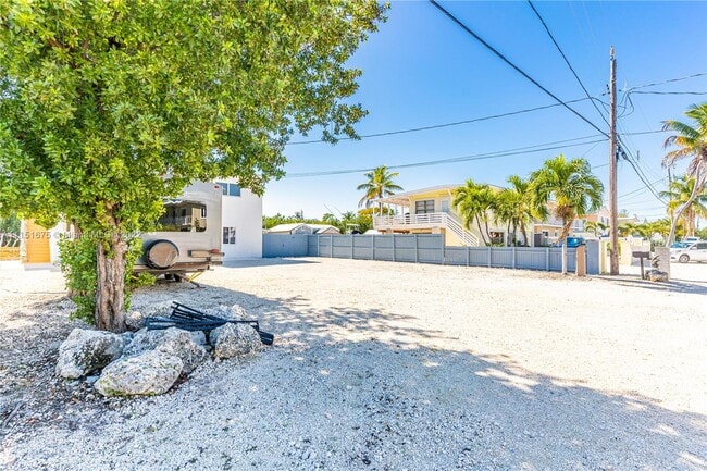 Building Photo - 75 Coral Dr