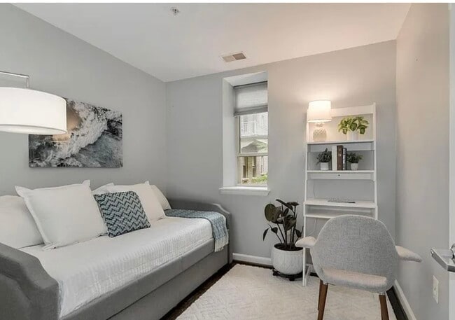 Building Photo - 1308 Clifton St NW