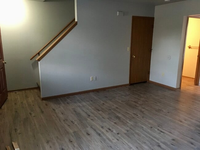 Building Photo - 425 E Monroe Ave