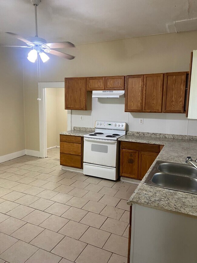 Foto del edificio - **AVAILABLE NOW**1 Bedroom / 1 Bathroom Ho...