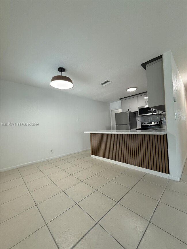 Building Photo - 6510 SW 49th St