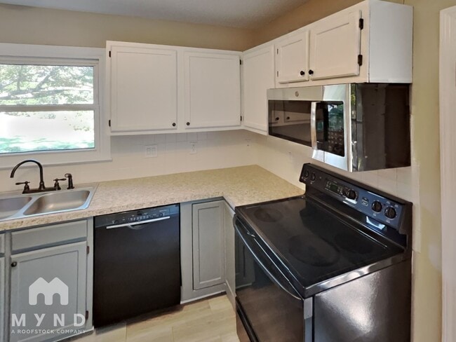 Building Photo - 3203 Whitaker Ct NW