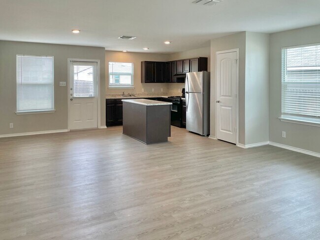 Building Photo - Beautiful 3-bedroom, 2.5-bathroom home!