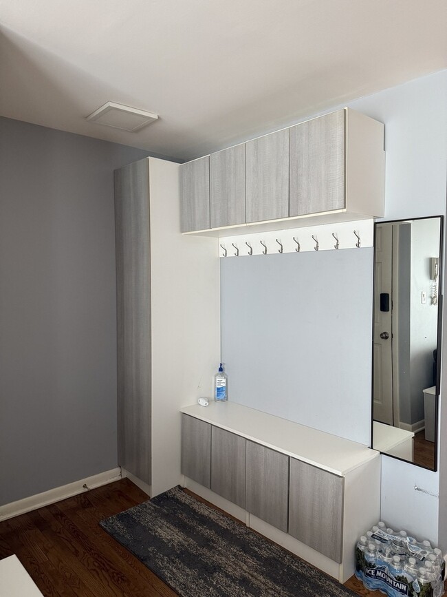 Foto del edificio - 1710 Dempster St