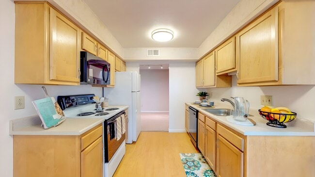 Building Photo - Regency Park