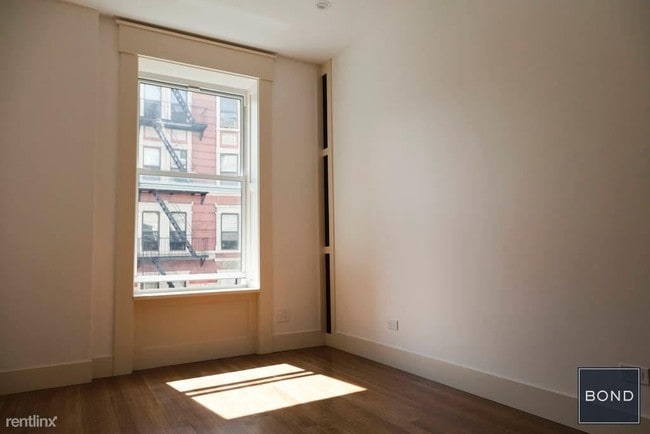 Building Photo - 3 br, 2 bath House - 307 W 17th St