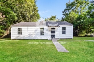 Building Photo - 7030 Sprott St