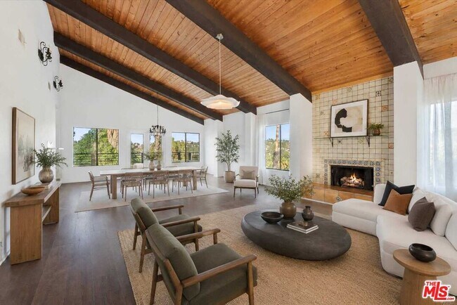 Building Photo - 4912 Llano Dr