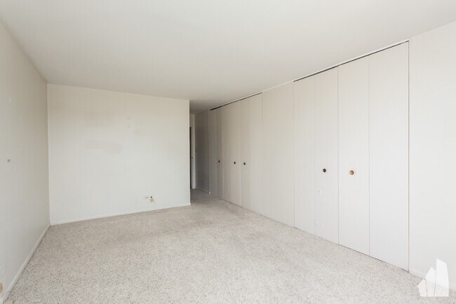 Foto del edificio - 3930 N Pine Grove Ave
