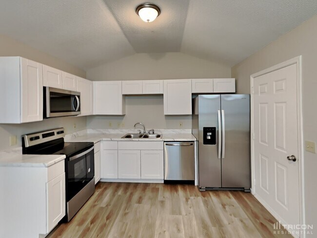 Building Photo - 2721 Painted Pony Dr