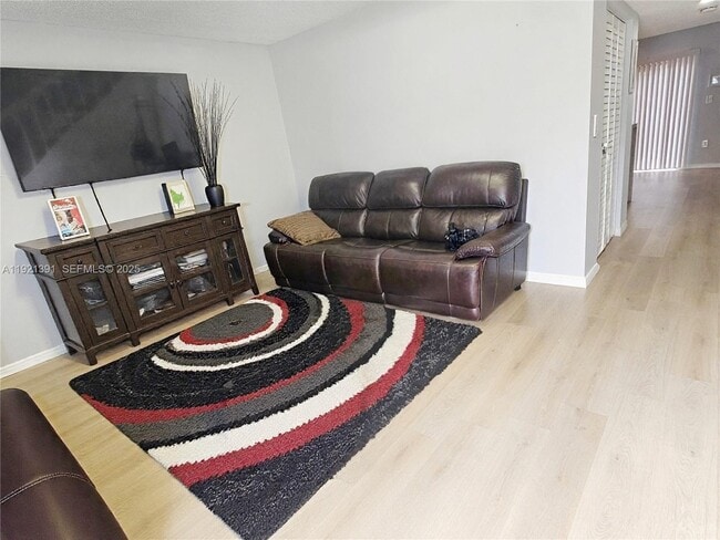 Foto del edificio - 10700 NW 7th St