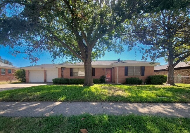 Building Photo - 1124 Harrison Ln