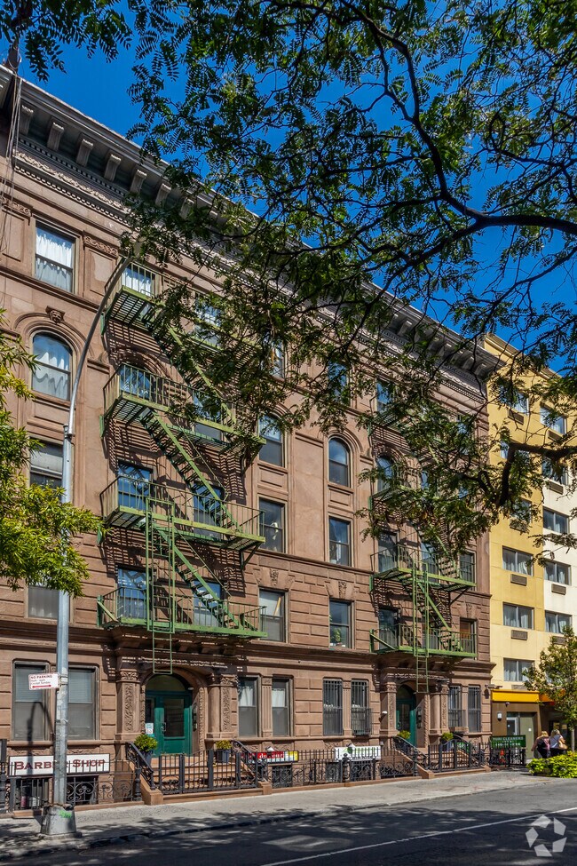 Foto del edificio - 349 W 44th St