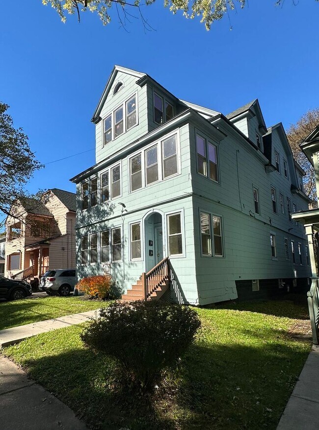 Building Photo - 1215 Madison St