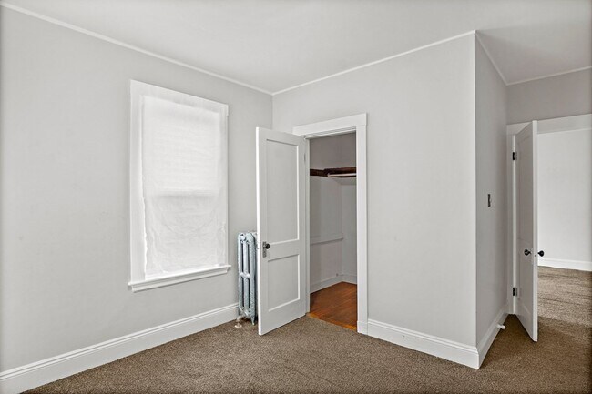 Building Photo - 9 Sumner Square